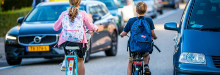Kinderen in Leeuwarden leren fietsen voor een eerlijke kans op onderwijs