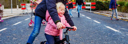 Nijmegen: straat in Hatert drie dagen anders ingericht met minder verkeer en meer ruimte voor de buurt